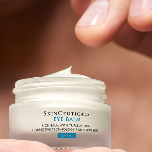 verwen-de-huid-rond-je-ogen-met-skinceuticals-eye-balm