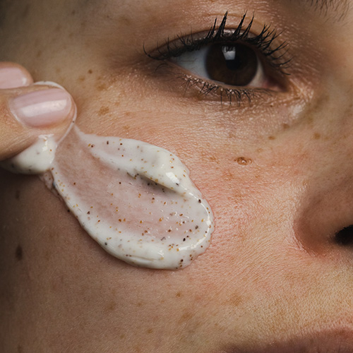 stimuleer-celvernieuwing-met-deze-exfoliërende-creme-van-likami